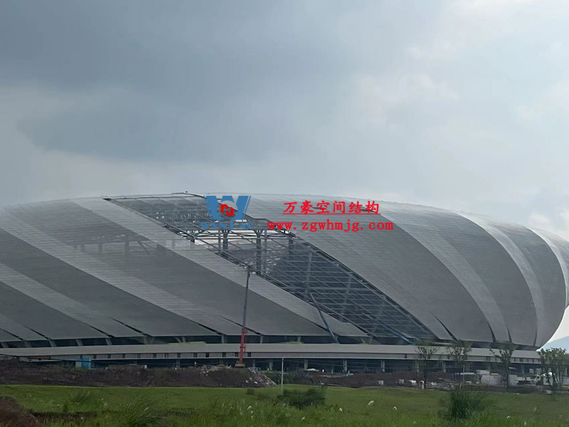 兩江新區(qū)加快建設(shè)龍興足球場（標(biāo)準(zhǔn)不降、工期不延、確保年底建成）