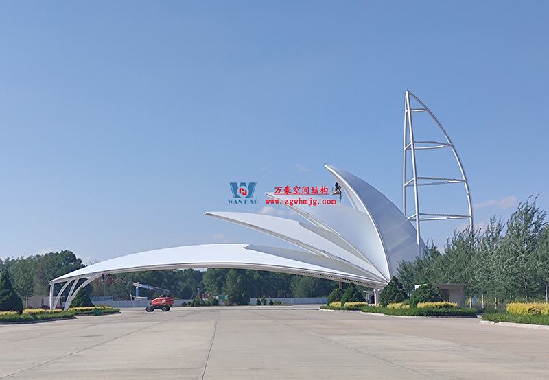 陜西定邊馬蓮灘沙漠公園鋼膜結(jié)構(gòu)工程“奮力快跑”，工程“進(jìn)度條”刷新了!