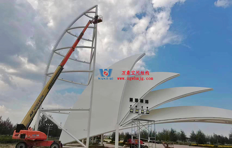 陜西定邊馬蓮灘沙漠公園鋼膜結(jié)構(gòu)工程“奮力快跑”，工程“進(jìn)度條”刷新了!