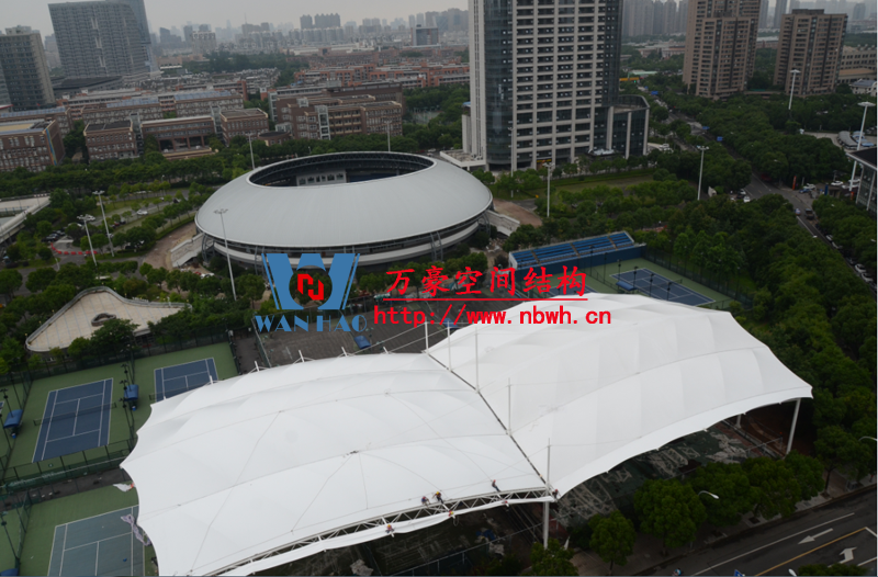 膜結構遮陽雨棚有哪些特點？如何選擇合適的膜結構遮陽棚公司？