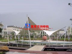 膜結構遮陽棚有哪些特點？哪些場所可以使用膜結構遮陽蓬？