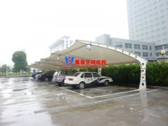 膜結(jié)構(gòu)車棚膜材熱合工藝是怎樣的？需要注意哪些事項(xiàng)？