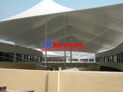 雨棚材料選哪種好？雨棚制作設計選膜結(jié)構(gòu)有哪些優(yōu)勢？
