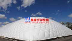 充氣膜結(jié)構(gòu)使用時(shí)應(yīng)注意哪些事項(xiàng)？充氣膜結(jié)構(gòu)一旦破損該如何維修？