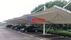 張拉膜車棚造價和哪些因素有關(guān)？降低張拉膜車棚造價的方法有哪些？